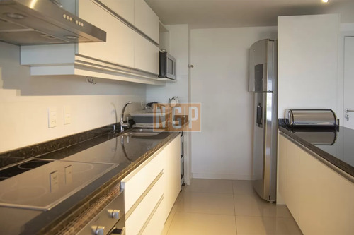Apartamento En Venta En Torre Esmeralda De 3 Dormitorios , En Punta Del Este