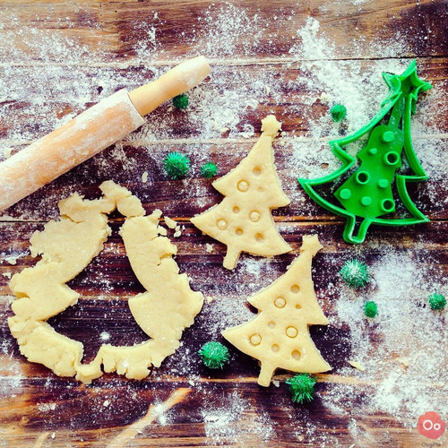 Cortador De Biscoito Cookie E Massas Forma Arvore Natalina Cor Bege