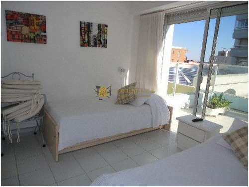Apartamento En Muy Buena Ubicacion, Cerca Del Puerto De 2 Dor, 2 Baños, Con Amplia Terraza Con Churrasquero. Consulte!!!!!!- Ref: 2034