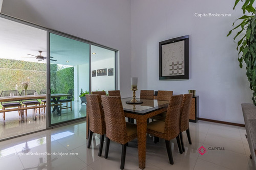 Residencia De Lujo En Los Olivos En Venta