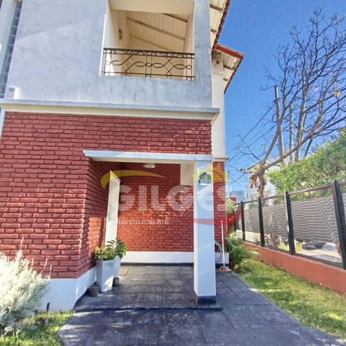 Alquiler Casa 3 Amb En Ramos Mejia 2 Ptas. C/cochera