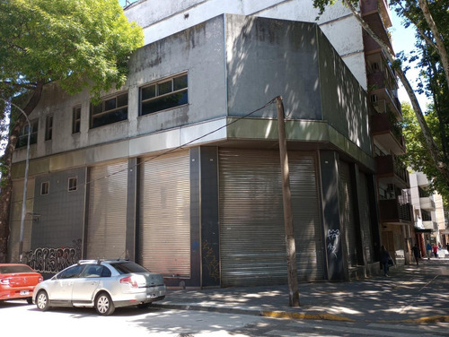 Imagen 2 de 14 de Excelente Local Comercial Sobre Av. Triunvirato