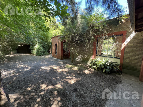 Venta | Pintoresca Casa Rustica De 4 Dorm C/jardin | Barrio Residencial La Bota