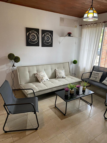 Casa En Venta - 2 Dormitorios 1 Baño - Cochera - 420mts2 - Mar Del Plata