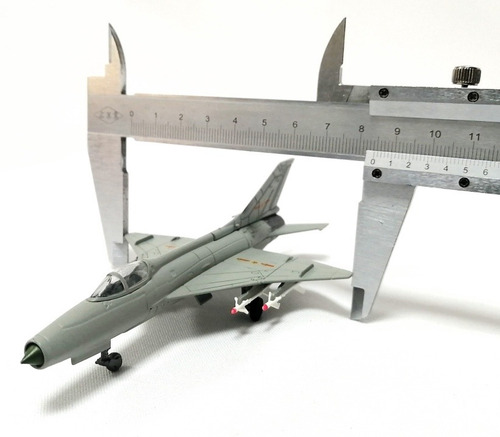 Miniatura Diecast 1/100, Caza Chino Chengdu J7 / F7