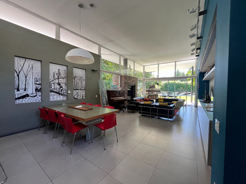 Excelente Casa En San Carlos C.c. Lote Central