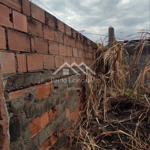 Vendo Duas Casas Mais Um Terreno Ao Lado