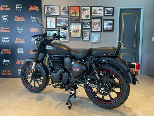 Imagen 8 de 25 de Royal Enfield Classic 350 Dark Stealth Black