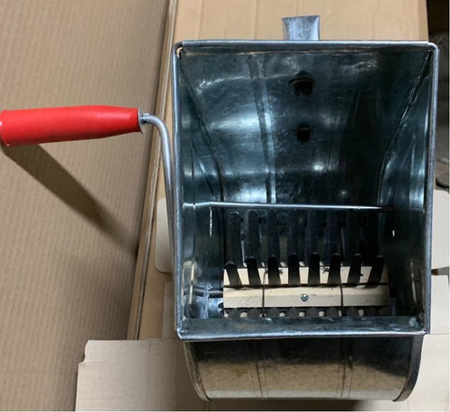Imagen 2 de 3 de Molinete Granulador Manual Para Estuco. Fabricación Nacional