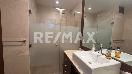 Casa En Venta A 3 Cuadras De Av. De Las Palmas Con Terraza Y Seguridad