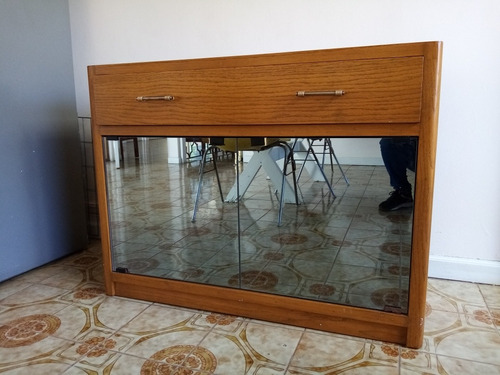 Mueble De Madera Con Vidrio Espejo