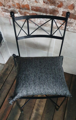 Imagen 3 de 3 de Silla De Hierro Romana Forjado + Almohadon Antidesgarro