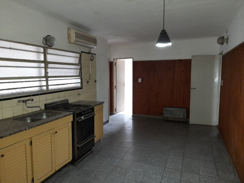 Casa 532 Y 117, 2 Dormitorios, Garaje Pasante, Parque, Galpon.