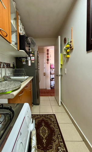 Se Vende Hermoso 2 Dormitorios + Estacionamiento. Av. PerĂș