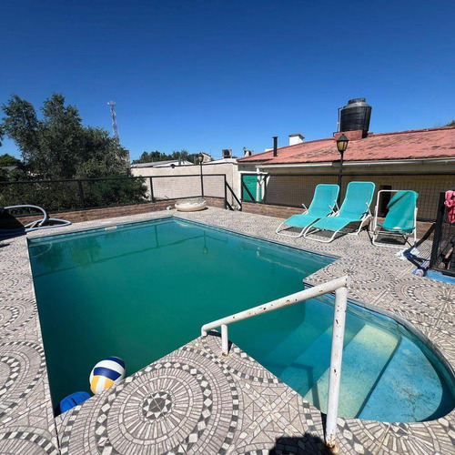 Venta Casa Con Piscina Y Local Sobre Avenida En Villa Allende Lomas