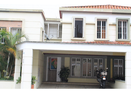 Townhouse En Venta, Urb. Pie De Monte Villas Club - Mérida