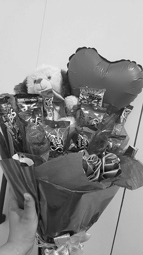 Busque De Chocolate E Flores