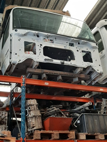 Imagem 2 de 3 de Cabine Mb Atego 3030