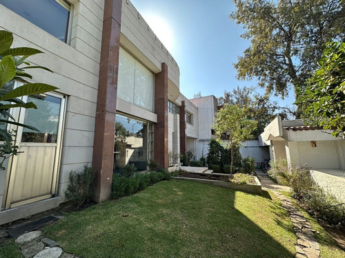 Casa Remodelada Y Llena De Espacios En El Corazón De Pedregal De San Francisco