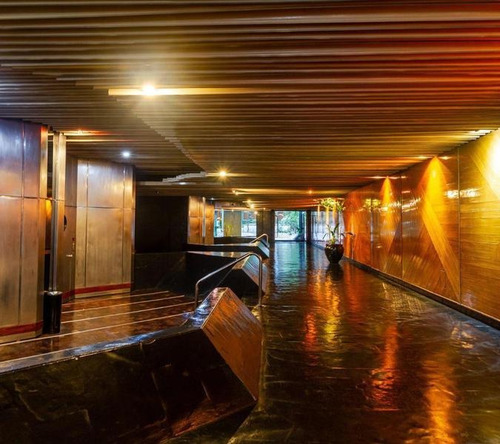 Imagen 4 de 14 de Venta Cochera Grande Cubierta - Edificio Categoría - Seguridad 24 Hs - Retiro