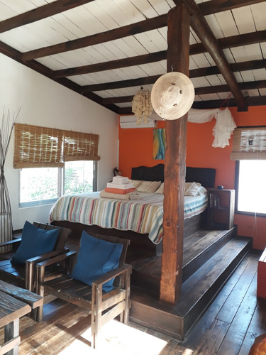 En Alquiler Temporada! Cabaña Cambalache, Casa De Madera, Monoambiente. A 350mts. De La Playa, Zona La Viuda, Para 2 O 3 Adultos, Punta Del Diablo, Rocha, Uruguay.