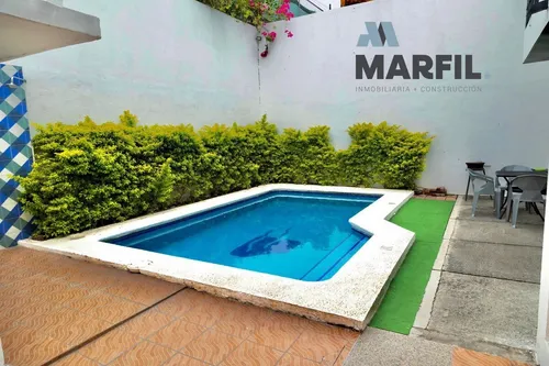 Casa Residencial Céntrica Con Alberca En Venta En Lomas Vista Hermosa Colima