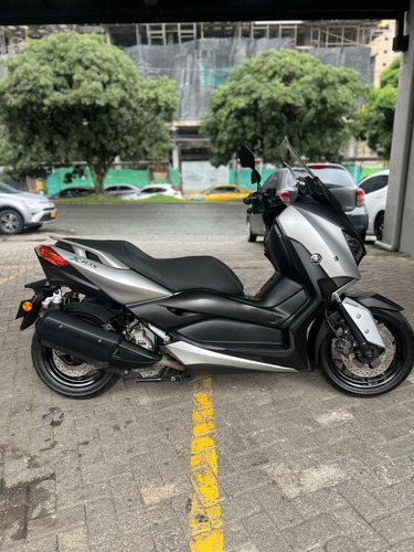 Moto Yamaha X- Max 300