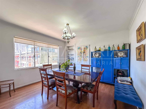 Departamento En Venta De 5 Dorm. En Concepción