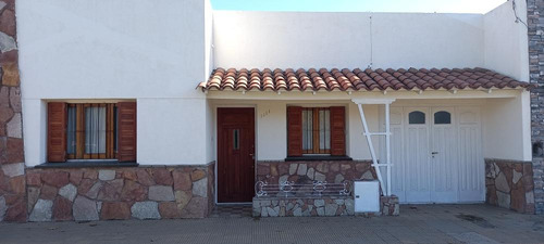 Casa En Venta - 2 Dormitorios 1 Baños 2 Cocheras - 300mts2 - Necochea