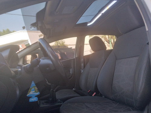 Imagen 12 de 15 de Ford Fiesta Kinetic 2011 Titanium 5 Ptas 79.000km Excelente!