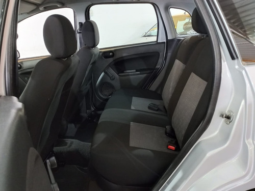 Imagem 6 de 9 de Ford Fiesta Hatch 1.0 Flex 2011 Completo - Novíssimo!