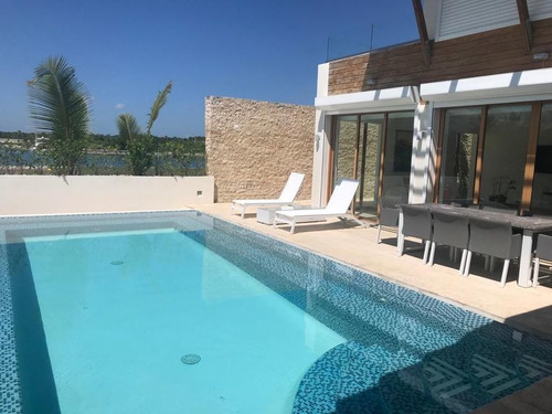 Imagen 3 de 14 de Villa En Venta En Cap Cana, Punta Cana Acceso Directo Al Mar