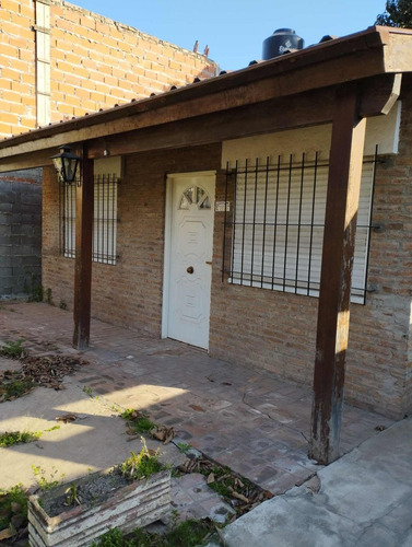 Venta Casa En De Vicenzo Grande Pilar