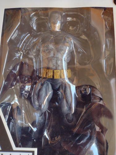 Batman Arkham City The Dark Knight Returns Play Arts Kai (Usado)