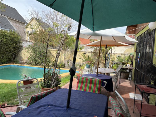 Casa En Venta De 4 Dorm. En Ñuñoa
