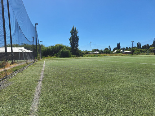 Vendo Recinto De 5 Canchas De Pasto Sintético En Los Ángeles