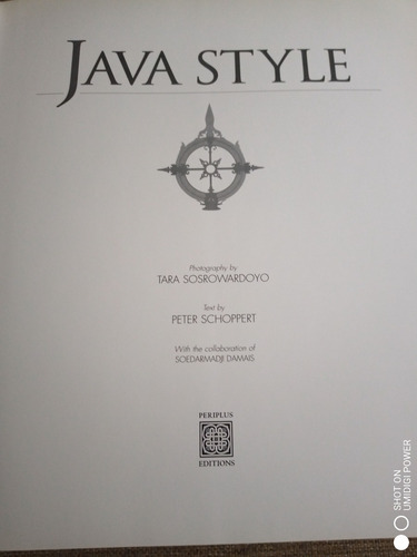 Java Style. Peter Schoppert (text) Tara Sosrowardoyo (photo) (Usado)