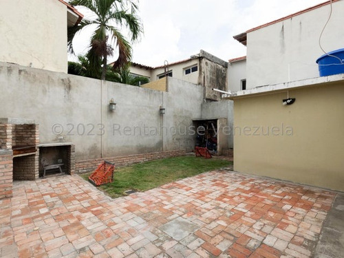 Casa En Venta En Caminos De La Mendera Cabudare Una Excelente Inversion  R E F  2 - 3 - 3 - 1 - 5 - 2 - 0  Mehilyn Perez1 