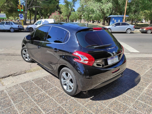 Peugeot 208 Feline Pack Cuir