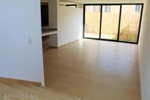 Preventa, Altos De Juriquilla - Casa Con Sala De Tv Y 3 Recamaras