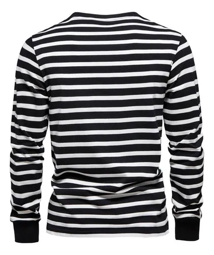 Playera rayada blanco y negro hombre sale