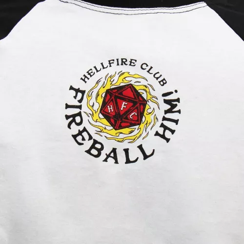 Camiseta Raglan Hellfire 27 Club tamanho adulto na cor branca com