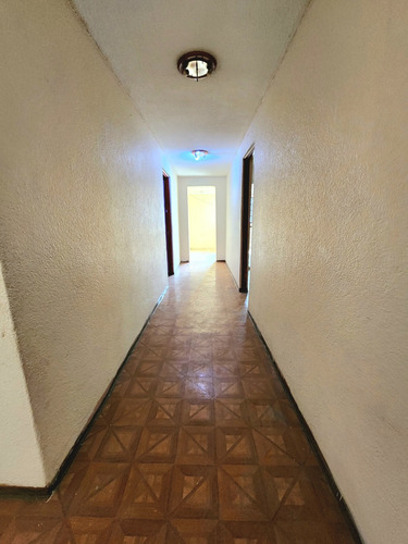 Lindisima Casa En Venta, 3 Niveles, Excelente Ubicación Sobre Esquina Valle Mezen, Valle De Aragón 3 Seccion
