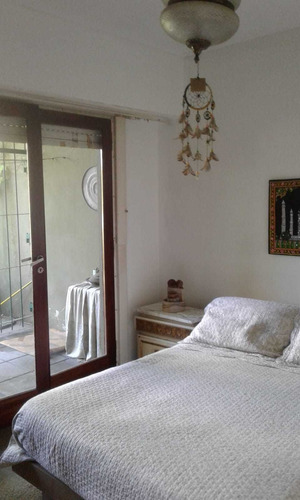 Imagen 3 de 14 de Venta Hermosa Chalet 4 Ambientes Con Cochera Y Parque,p.luro