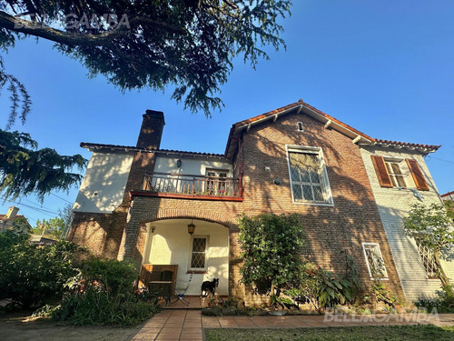 Casa Venta En Vicente López 7 Ambientes Jardín