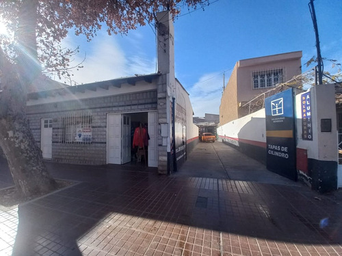 Casa Con Taller Y Galpon En Godoy Cruz