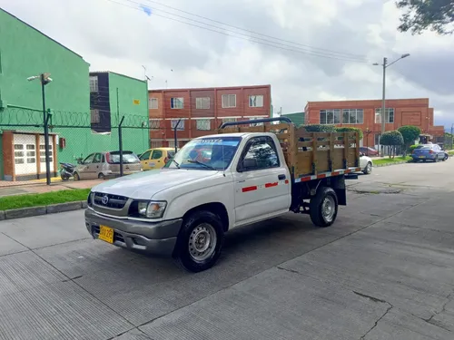 Toyota Hilux Mt 2400cc 4x2 Estacas