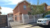 Comprar Acogedora Casa Con Amplios Espacios En Calle Cerrada
