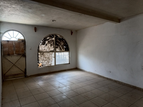 En Venta Casa Apropiada Para Uso Comercial En Bvd. Alejandro De La Cruz Saucedo En Jesús María, Aguascalientes