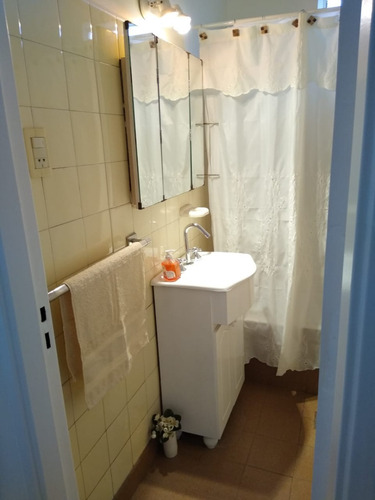 Imagen 11 de 29 de 3 Ambientes Oportunidad Sobre Av Alberdi Al 5900 En Pleno Centro Comercial Tomo Propiedad De Menor Valor En Caba En Parte De Pago. Sin Comisión Inmobiliaria. Primer Piso. Impecable. Bajas Expensas .